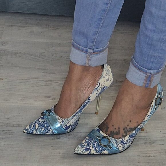 Unique Vintage Paisley Print Blue/Cream Fabric Heels Size 8.5 - Picture 4 of 10